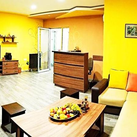Domino Yerevan Hostel And Hotel Eksteriør billede
