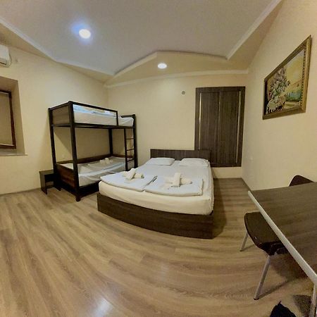 Domino Yerevan Hostel And Hotel Eksteriør billede