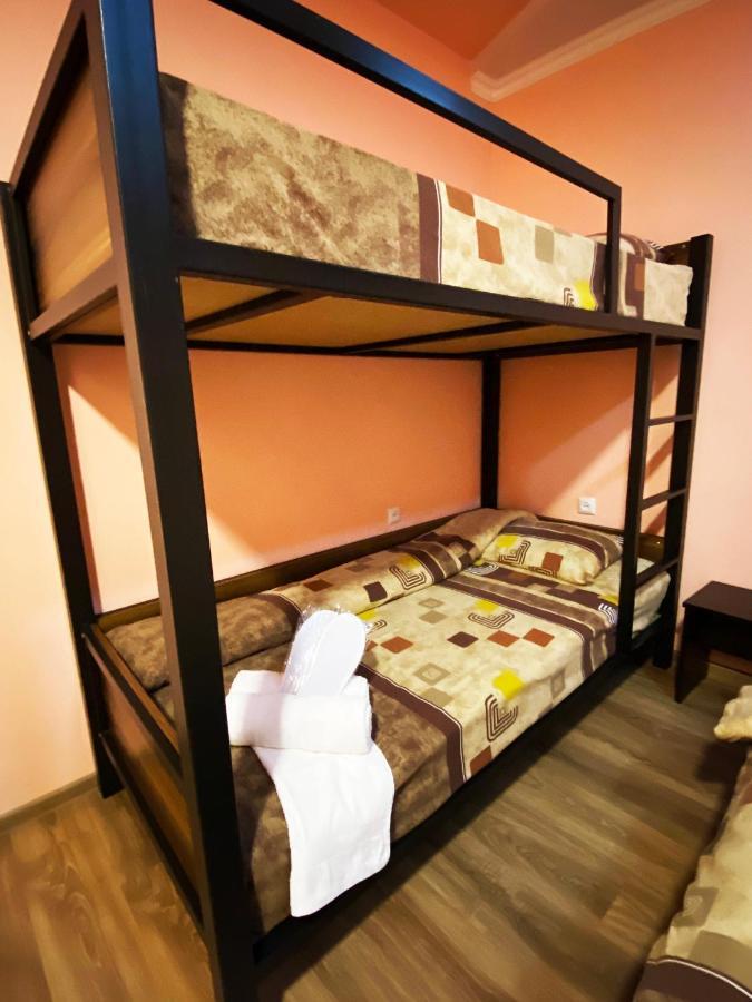 Domino Yerevan Hostel And Hotel Eksteriør billede
