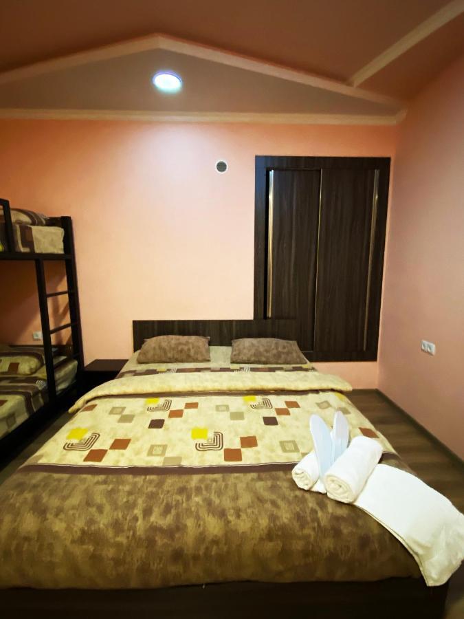 Domino Yerevan Hostel And Hotel Eksteriør billede