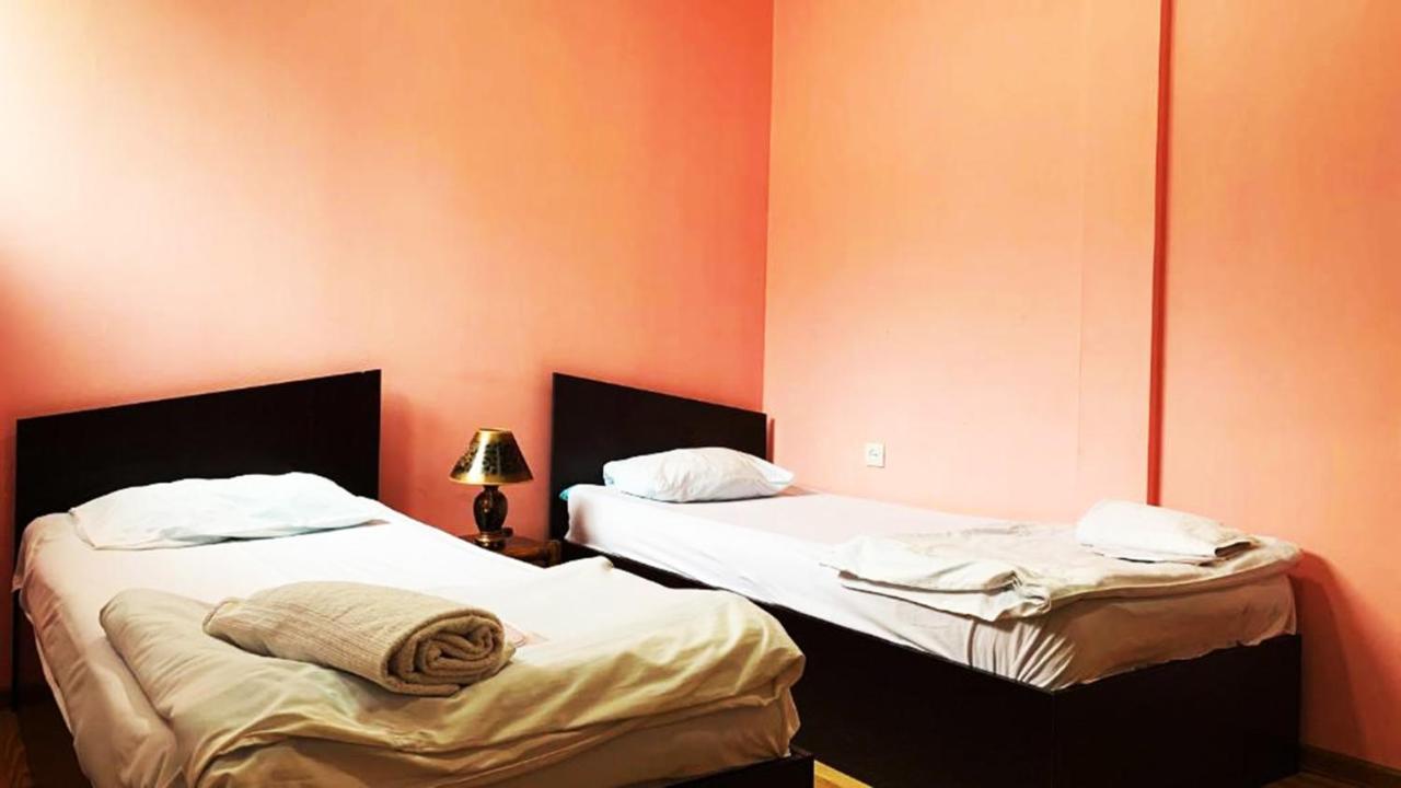 Domino Yerevan Hostel And Hotel Eksteriør billede