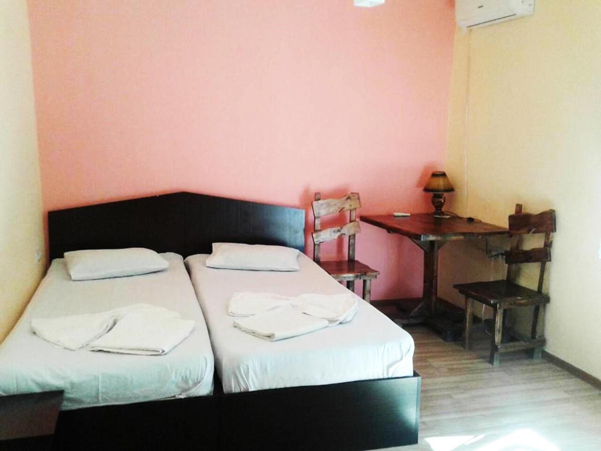 Domino Yerevan Hostel And Hotel Eksteriør billede
