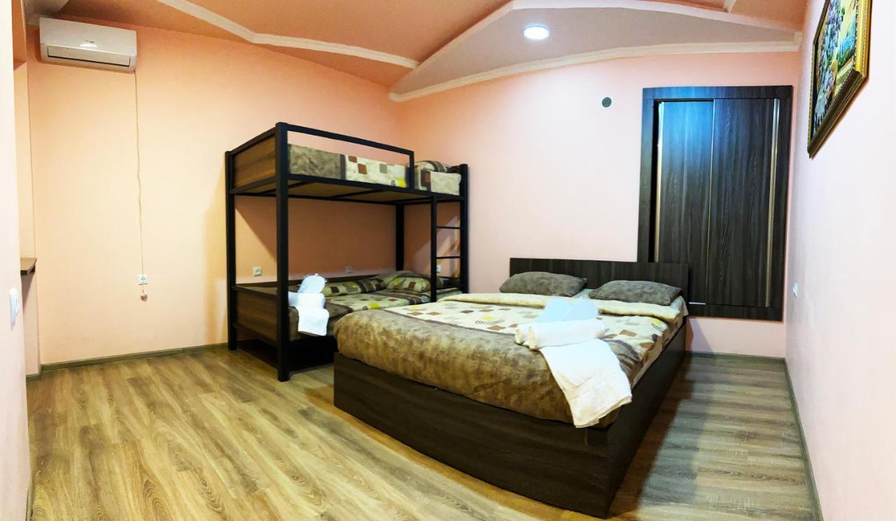 Domino Yerevan Hostel And Hotel Eksteriør billede