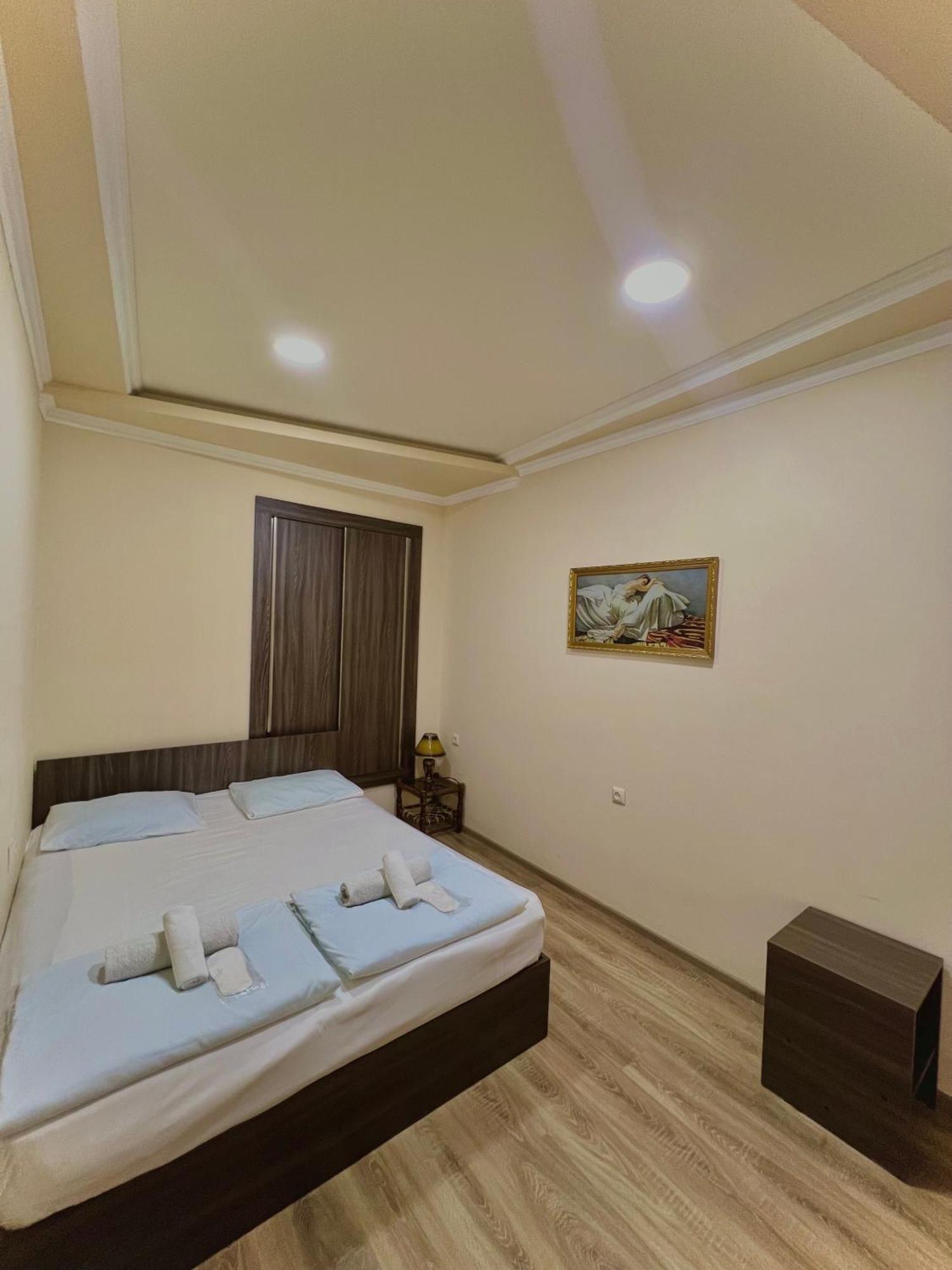 Domino Yerevan Hostel And Hotel Eksteriør billede