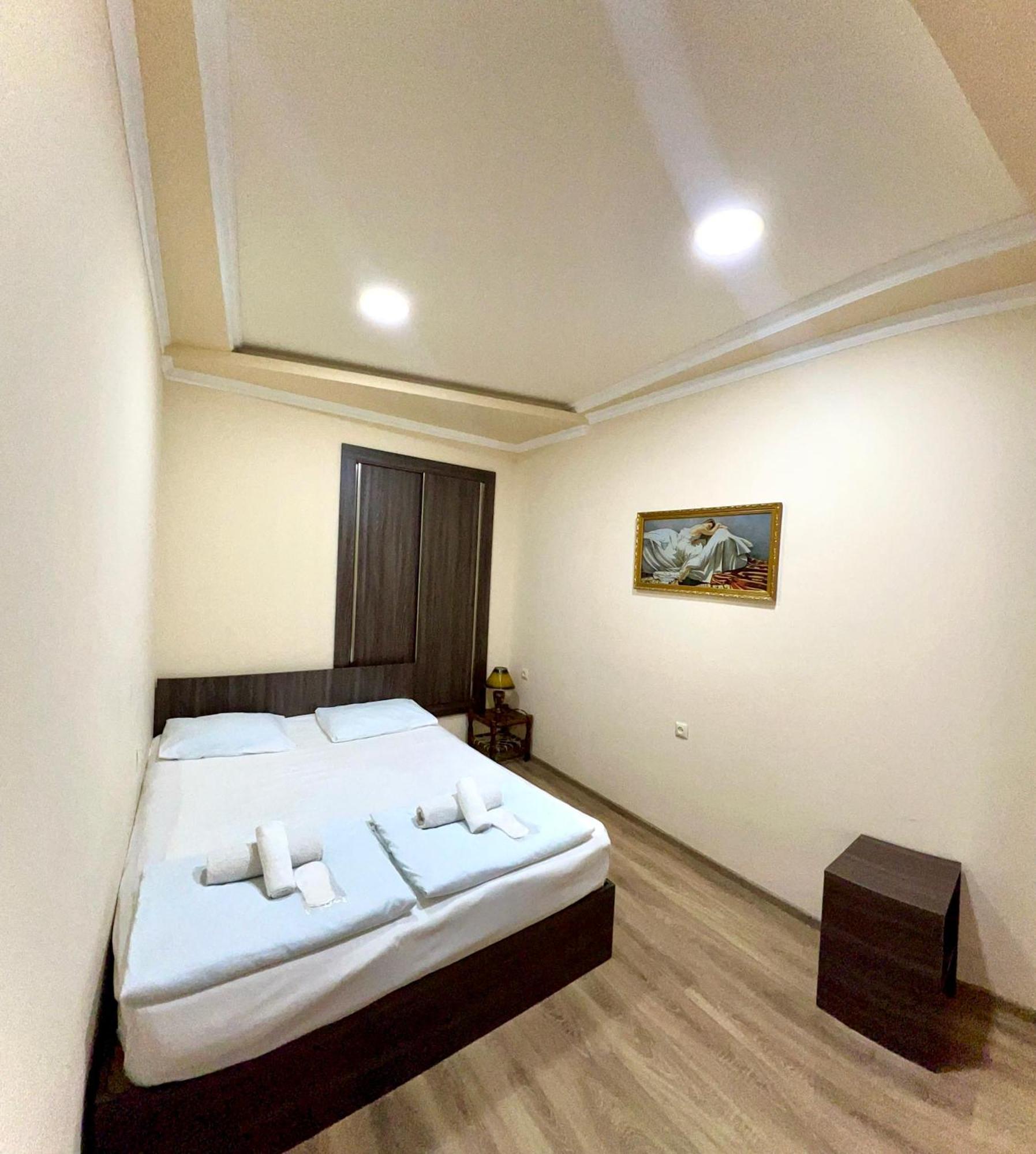 Domino Yerevan Hostel And Hotel Eksteriør billede