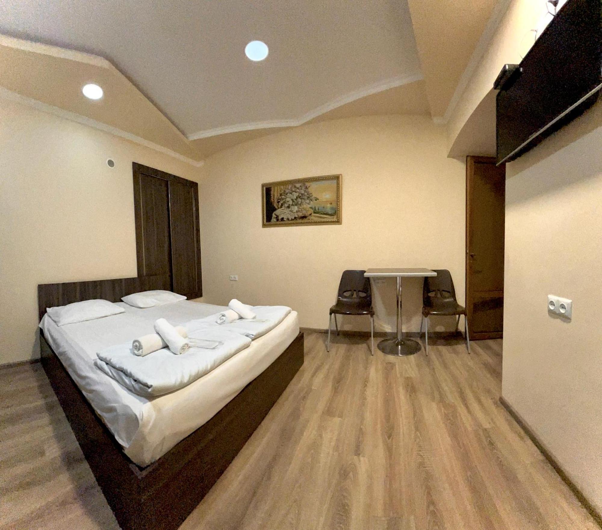 Domino Yerevan Hostel And Hotel Eksteriør billede