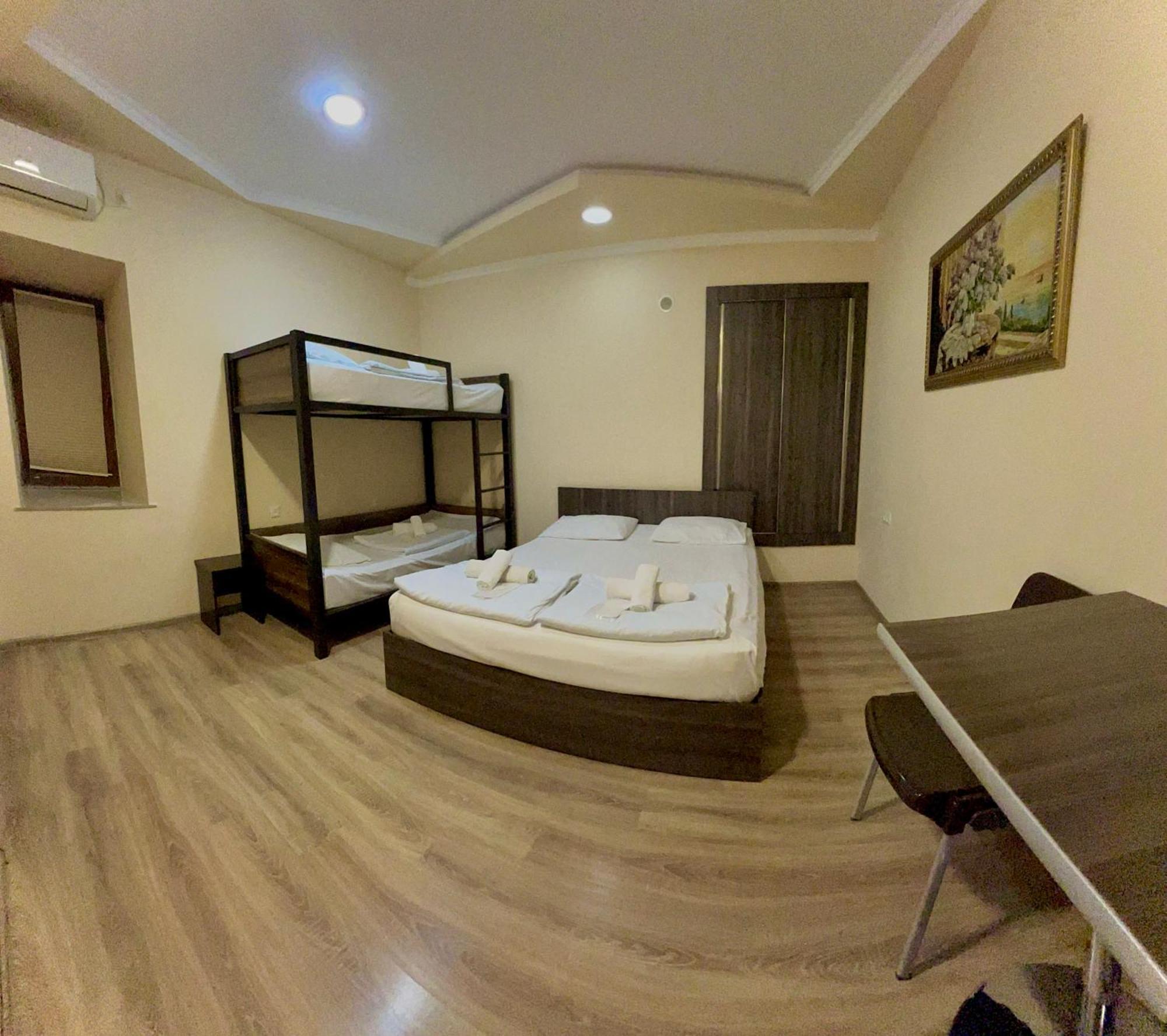 Domino Yerevan Hostel And Hotel Eksteriør billede